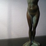 Gérard VIEILLEVIE Femme nue  Sculpture en bronze à patine verte Sur un socle rectangulaire en bronze Signé sur la terrasse et daté 1992 Numéroté sur le socle 314 750 Hauteur avec socle