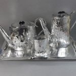 Service à thé café en métal argenté. Vers 1900. De la célèbre maison londonienne Mappin and Webb cafetiere (1) (FILEminimizer)