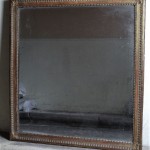 miroir de cheminée d'époque Louis XVI XVIIIe siècle rais de coeur frise de perles glace mercure (1)