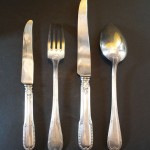 partie de ménagère en métal argenté de style Louis XVI cuilleres fourchettes couteaux dessert service à découper pince a gigot