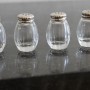 quatre petites salières christofle metal argenté verre art de la table orfèvrerie sel poivre poivrier cadeau mariage (3)