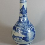 vase hué en porcelaine. vietnam. xviii. signé. hauteur 17 cm (2)